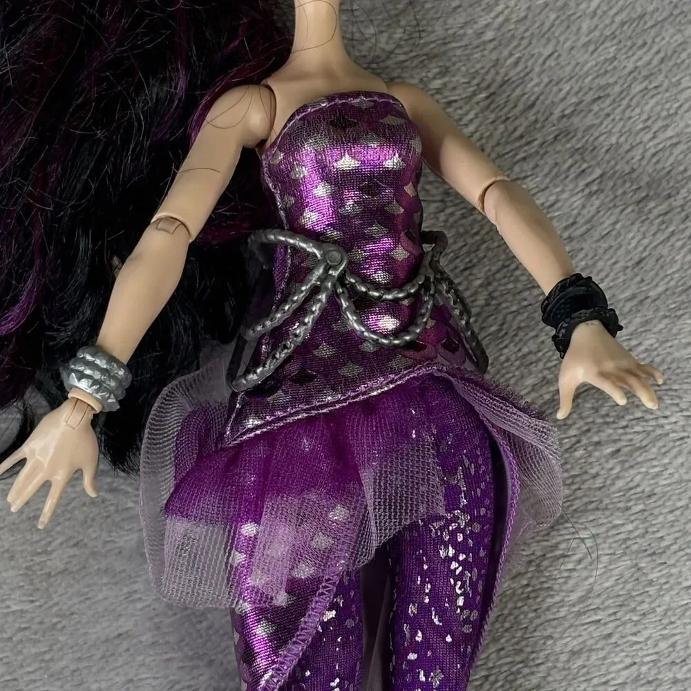 Ever After High Raven Queen Doll Legacy‎ Day Daughter Evil Queen Silver chain